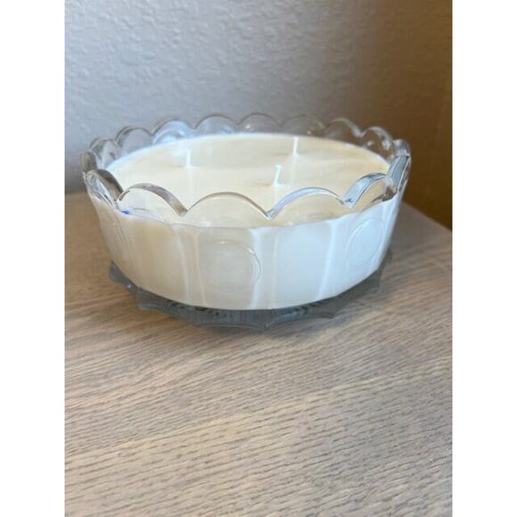 Soy candle in vintage Fostoria Coin pattern glass serving bowl - Picture 1 of 2